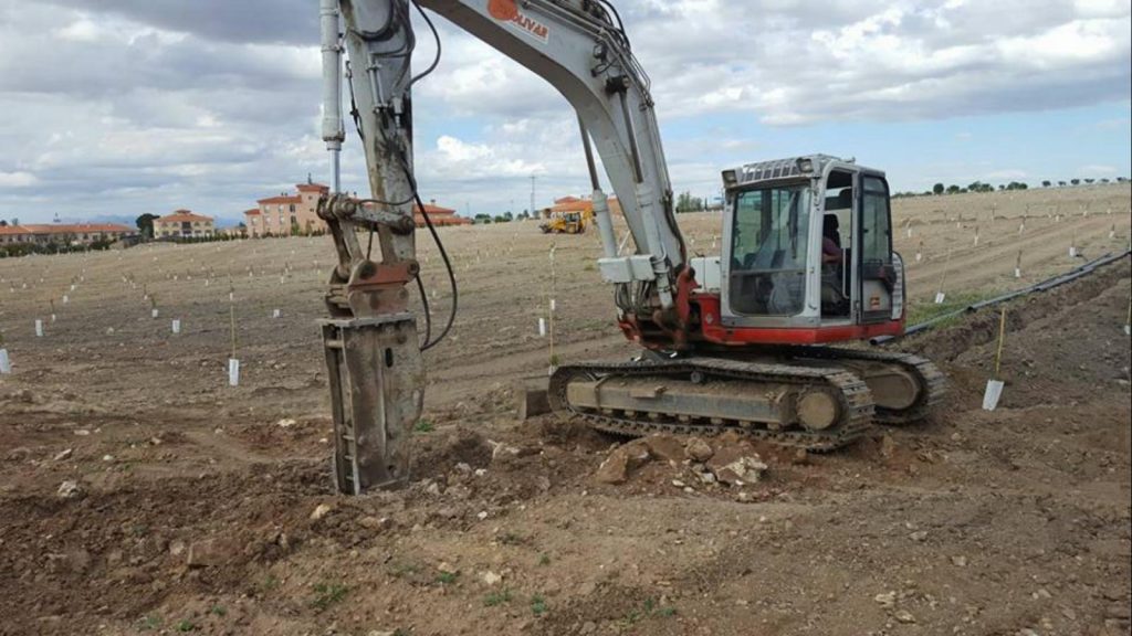 arrendamiento finca guadix charches excavacion mini excavadora